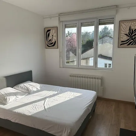 Les Volets Bleus -10min Disneyland Paris - 2 Bedroom - View On River Marne Holiday home *