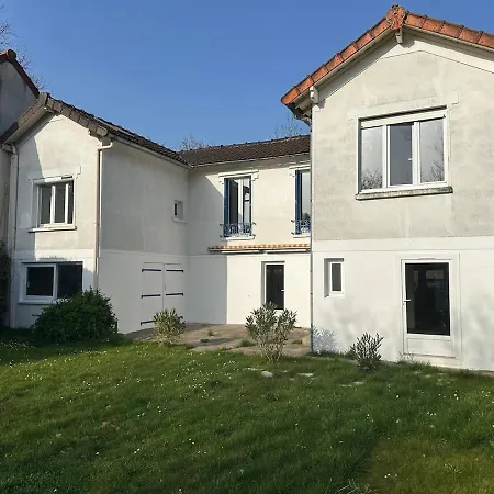 Les Volets Bleus -10min Disneyland Paris - 2 Bedroom - View On River Marne Esbly